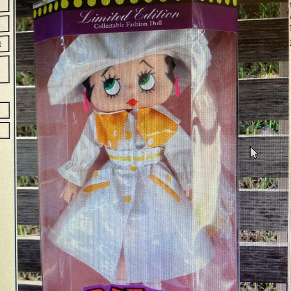 Vinyl M -Toy Betty Boop RainSlicker Doll c.1995 Discontinued Limited Edition NIB